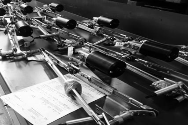 Windscreen wiper kit production assembly